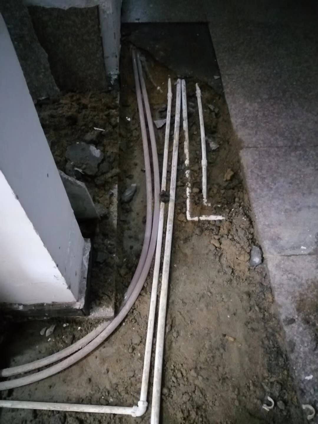 建宁漏水，切勿盲目乱刨乱砸